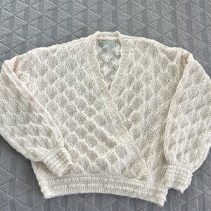 Light Cream Knit V-Neck Sweater - Cozy Diamond Stitch